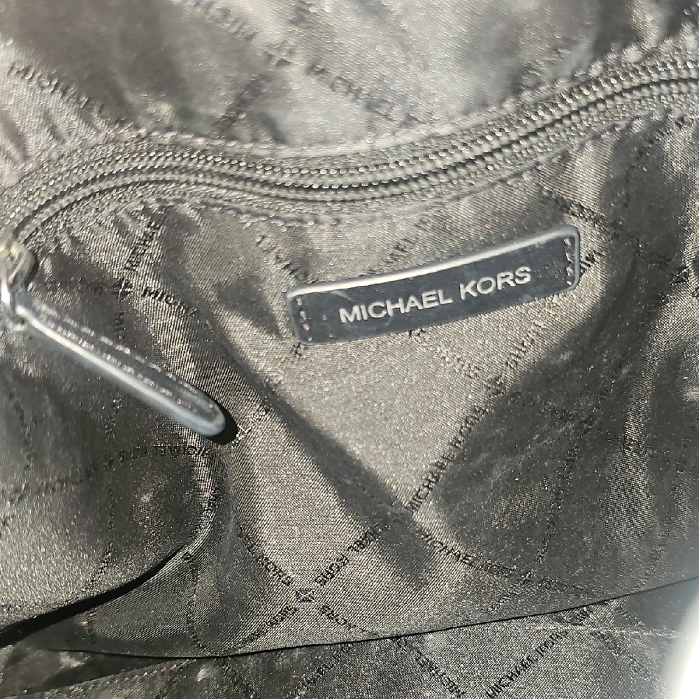 🖤🖤 Michael Kors Black Messenger Bag with Silver Chain - Picture 11 of 11